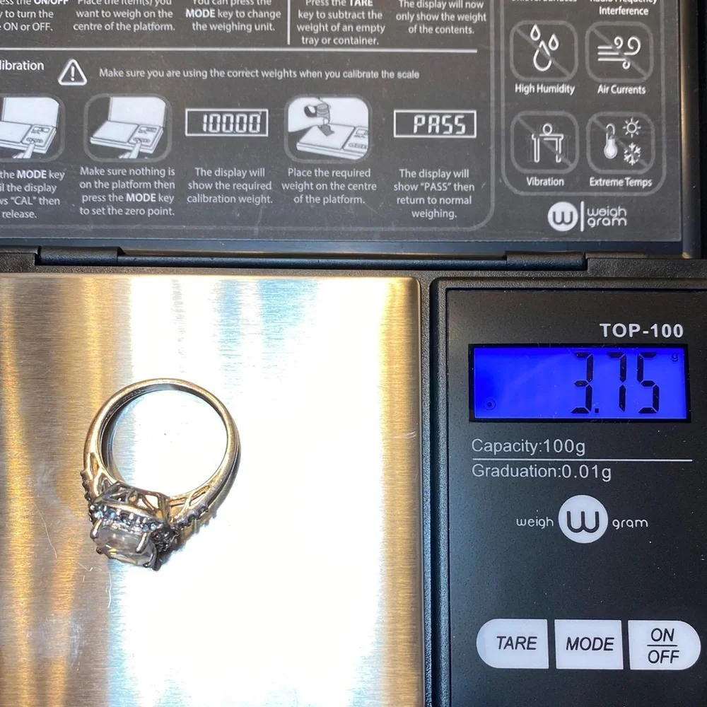 Elegant Silver Ring with Clear Gemstone - Picture 7 of 7